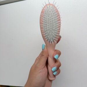 La Bonne Brosse Pink Detangling and Stimulating Brush